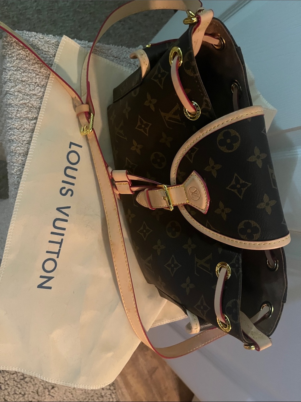 Non Louis Vitton Crossbody Drawstring Bag iBrown. It looks great. You’ll love it - Picture 9 of 10